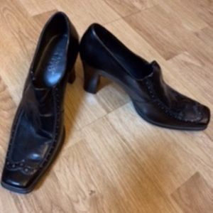 Women’s black leather square heels